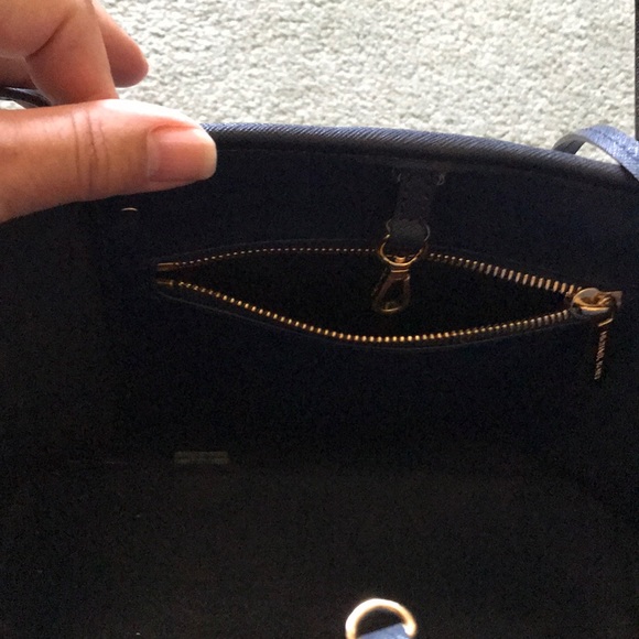 Michael Kors navy leather bag - Picture 5 of 8